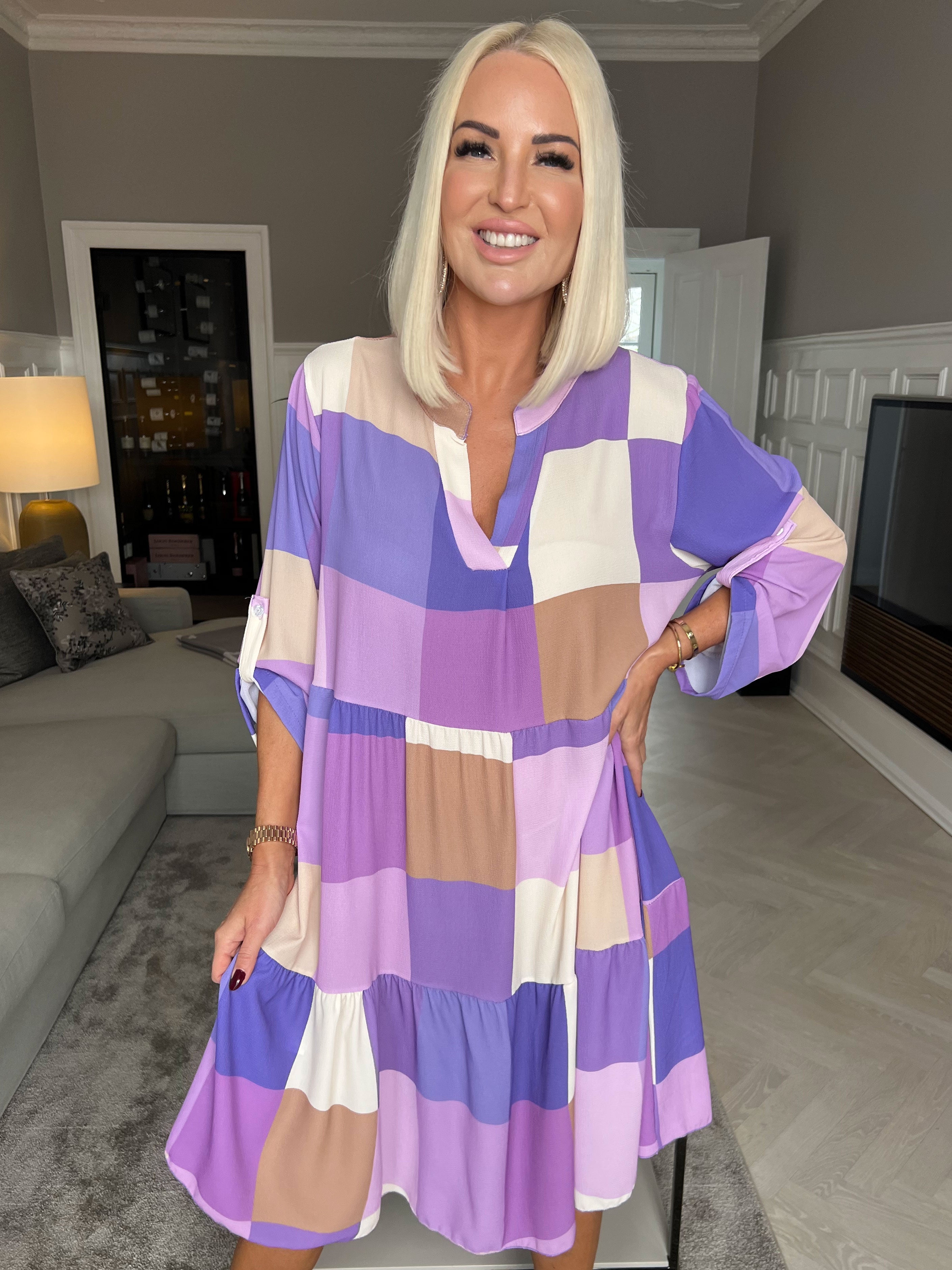 Vanesa Layer Dress - Ternet flerfarvet med flæser forneden